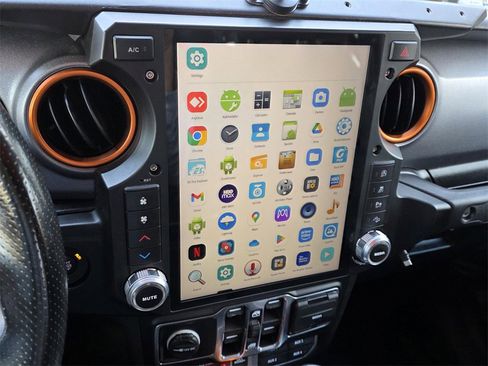 Used 2021 Jeep Gladiator Mojave image 16