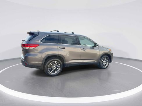 Used 2017 Toyota Highlander XLE AWD/4WD image 8