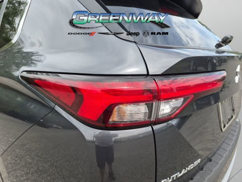 Used 2024 Mitsubishi Outlander SE AWD/4WD image 30
