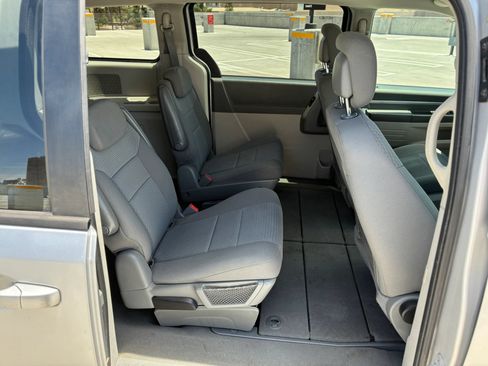 Used 2010 Dodge Grand Caravan Hero w/ Popular Equipment Group FWD image 25
