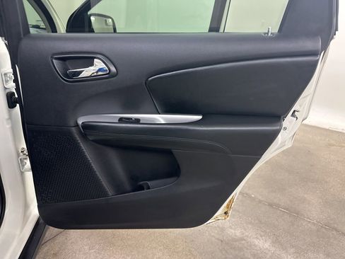Used 2014 Dodge Journey SXT w/ Flexible Seating Group image 22