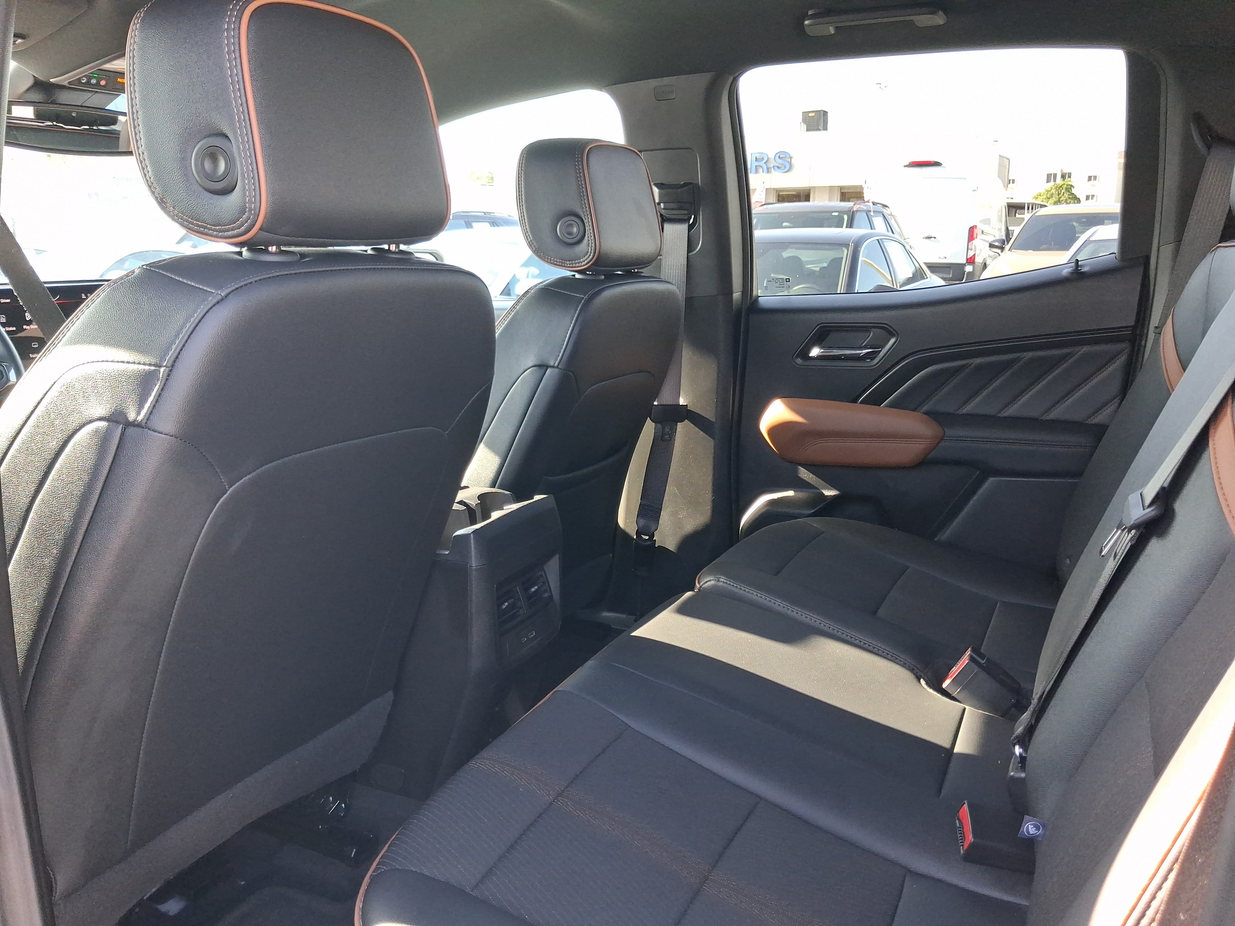 Used 2025 GMC Canyon AT4 AWD/4WD image 5