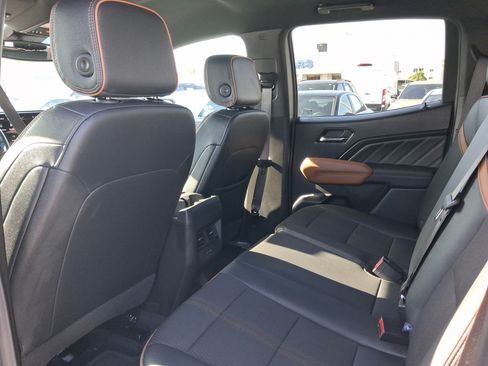 Used 2025 GMC Canyon AT4 AWD/4WD image 5