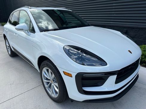Certified 2025 Porsche Macan image 10