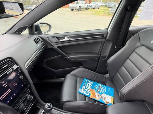 Used 2019 Volkswagen Golf R 4-Door image 32