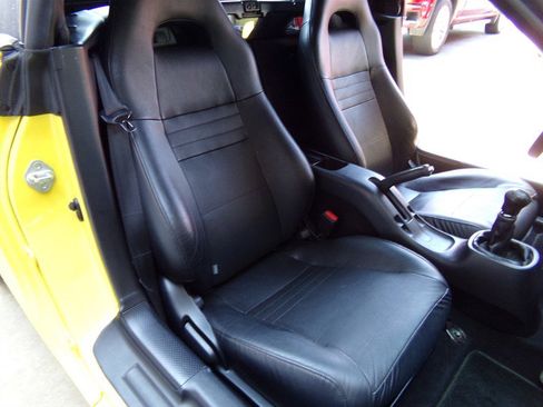 Used 2004 Toyota MR2 image 19