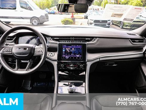 Used 2025 Jeep Grand Cherokee Altitude AWD/4WD image 30