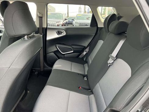 Used 2023 Kia Soul LX image 10