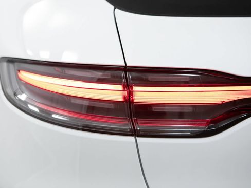 New 2026 Porsche Macan AWD/4WD image 18