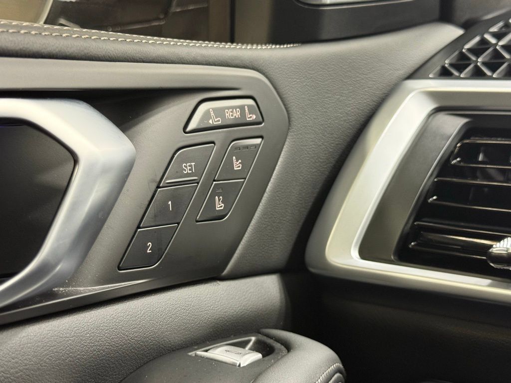 Used 2025 BMW ALPINA XB7 AWD/4WD image 42
