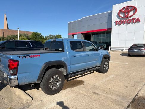 Used 2019 Toyota Tacoma TRD Off-Road AWD/4WD image 4