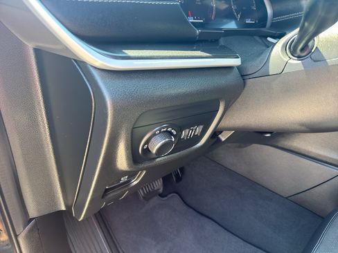 Used 2022 Jeep Grand Cherokee Altitude AWD/4WD image 13