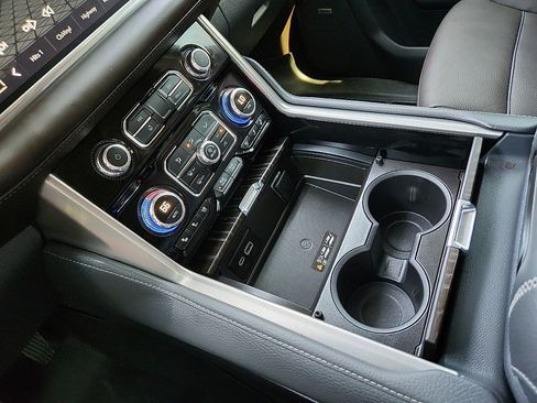 Used 2024 GMC Yukon Denali image 12