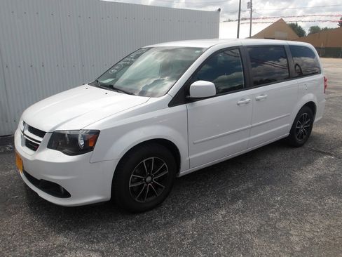 Used 2016 Dodge Grand Caravan R/T w/ Driver Convenience Group image 5