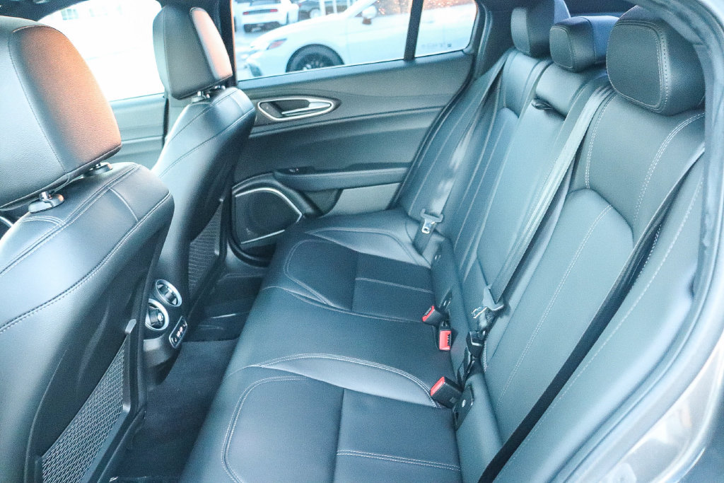 Used 2022 Alfa Romeo Giulia Ti RWD image 21