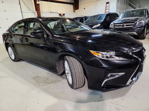 Used 2016 Lexus ES 350 w/ Premium Package w/Wood Trim FWD image 11