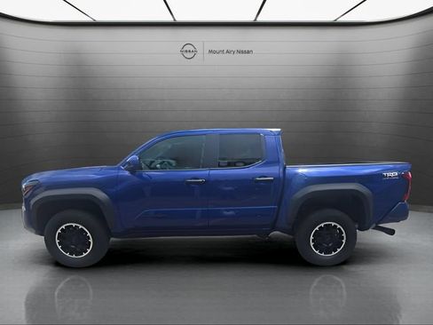Used 2024 Toyota Tacoma TRD Off-Road AWD/4WD image 8