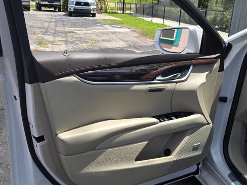 Used 2017 Cadillac XTS Luxury image 5