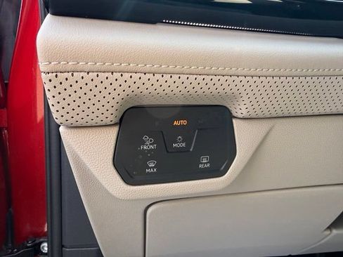 Used 2024 Volkswagen Atlas SEL AWD/4WD image 16