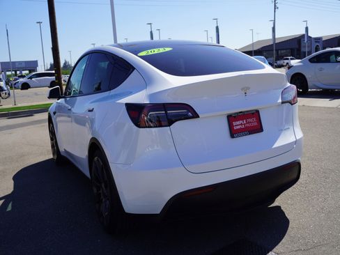 Used 2023 Tesla Model Y Performance image 8