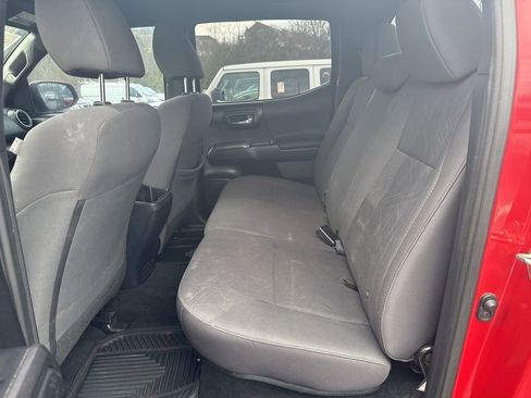 Used 2019 Toyota Tacoma TRD Off-Road w/ Technology Package image 6