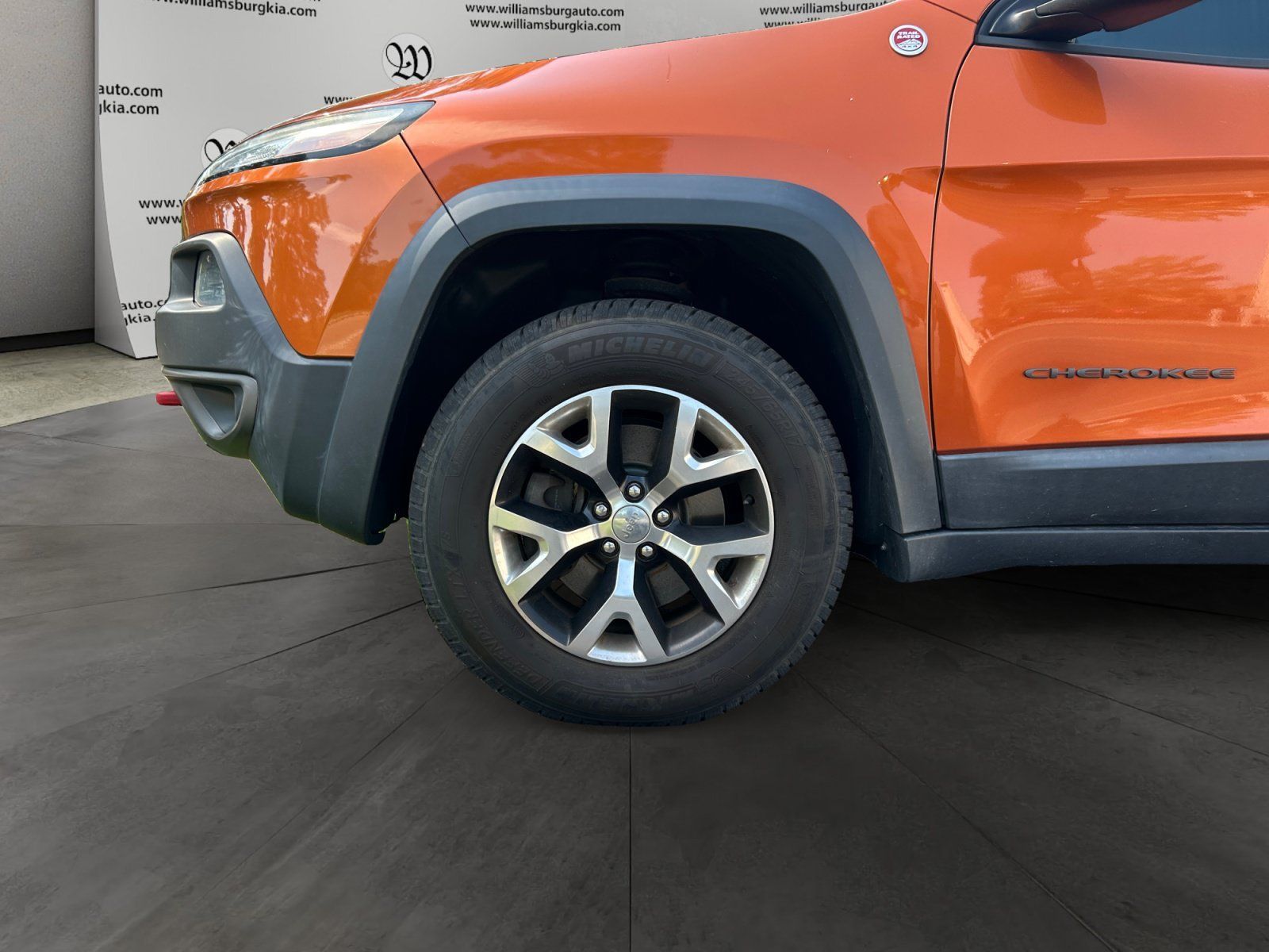 Used 2015 Jeep Cherokee Trailhawk w/ Leather Interior Group AWD/4WD image 14