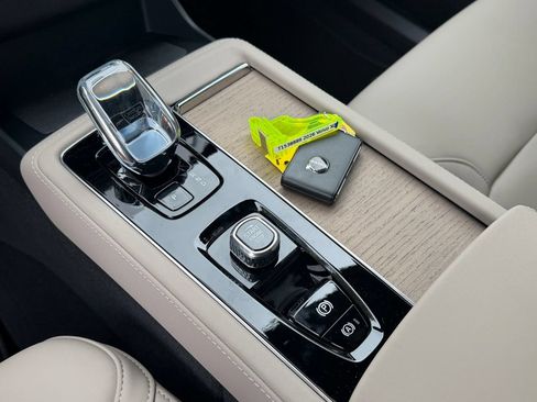 New 2026 Volvo XC90 T8 Plus w/ Protection Package Premier AWD/4WD image 12