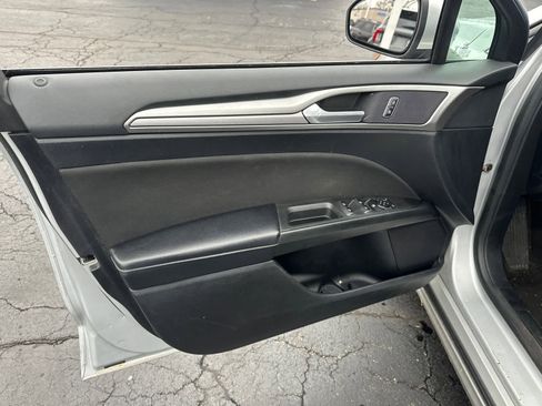 Used 2019 Ford Fusion SE image 28