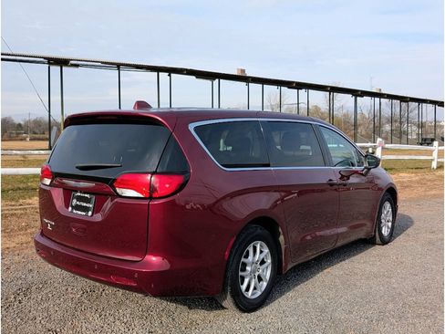 Used 2018 Chrysler Pacifica LX FWD image 7