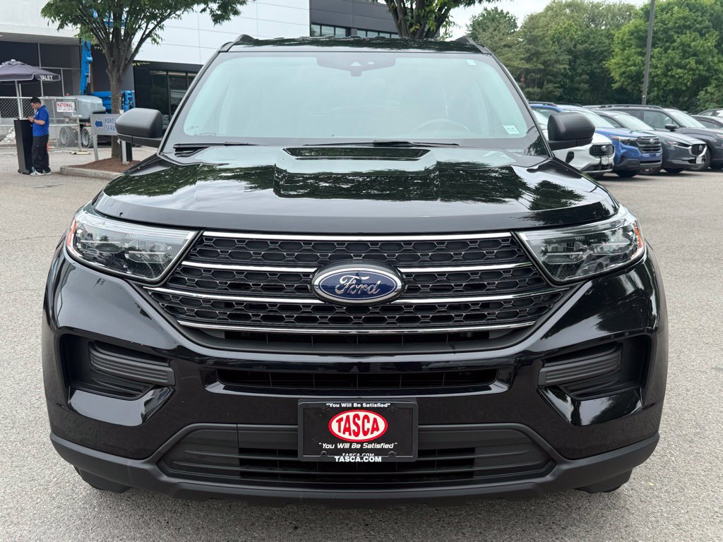 Used 2023 Ford Explorer XLT AWD/4WD image 3