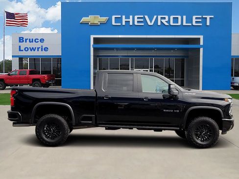 Used 2025 Chevrolet Silverado 2500 ZR2 w/ Technology Package AWD/4WD image 6