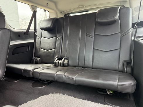 Used 2018 Cadillac Escalade ESV Luxury image 9