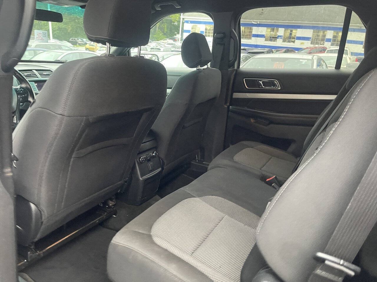 Used 2016 Ford Explorer XLT AWD/4WD image 16