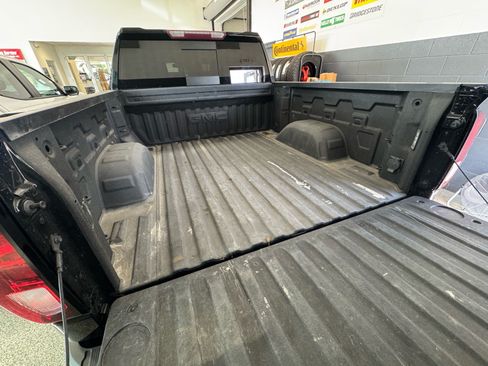 Used 2023 GMC Sierra 1500 Elevation w/ Elevation Premium Package AWD/4WD image 8