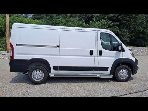 Used 2025 RAM ProMaster 2500 w/ U-Haul Equipment Group FWD image 9