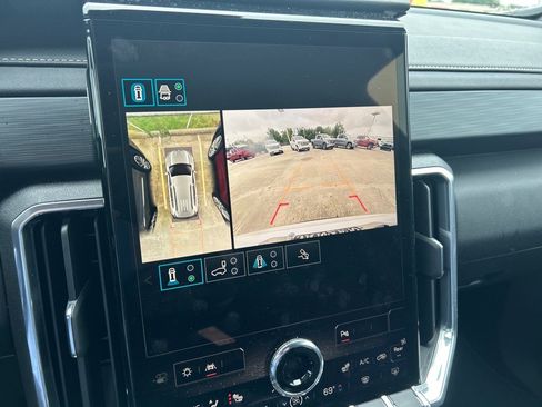 Used 2025 GMC Acadia Elevation image 21