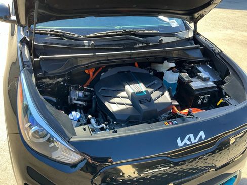 Used 2022 Kia Niro EX Premium image 22