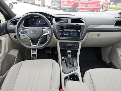 Used 2023 Volkswagen Tiguan SE R-Line image 7