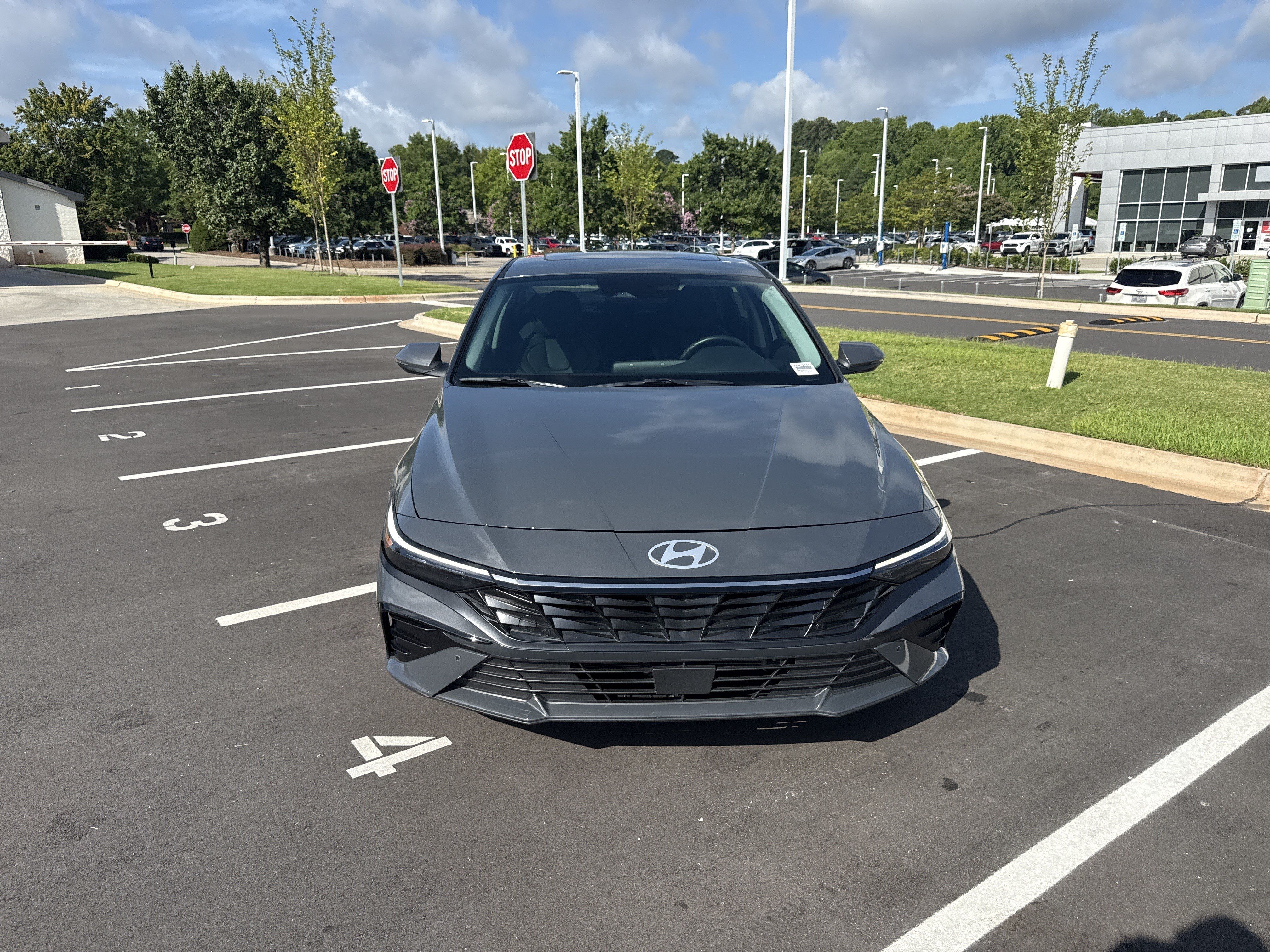 Used 2024 Hyundai Elantra Limited FWD image 3