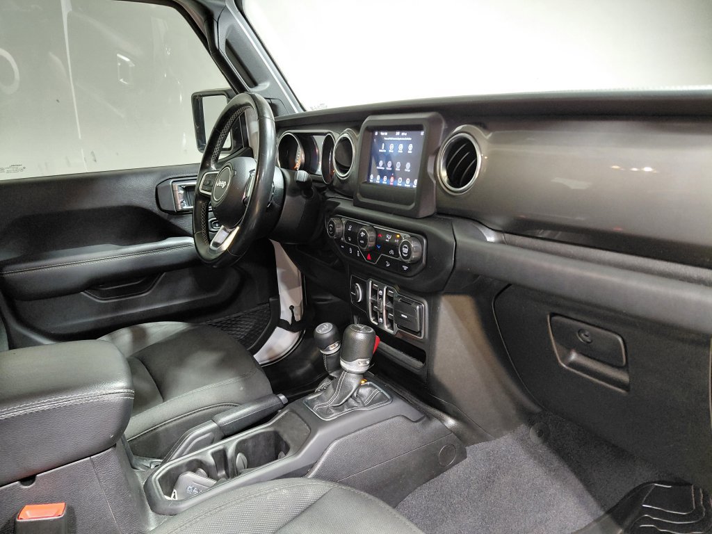 Used 2019 Jeep Wrangler Unlimited Sahara AWD/4WD image 24