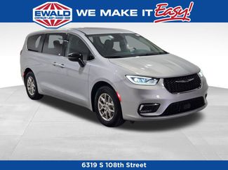 Certified 2024 Chrysler Pacifica Touring-L video 1