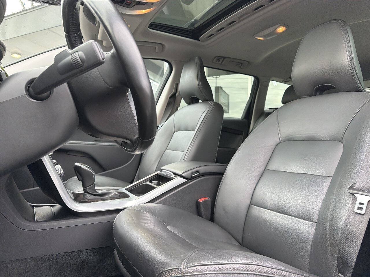 Used 2016 Volvo XC70 T5 Premier w/ Proximity Package AWD/4WD image 33