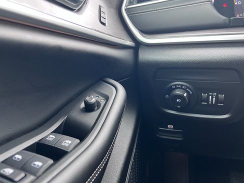 Used 2024 Jeep Grand Cherokee L Limited w/ Luxury Tech Group II RWD image 19