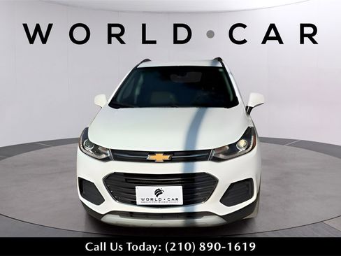 Used 2022 Chevrolet Trax LT w/ LT Convenience Package image 4