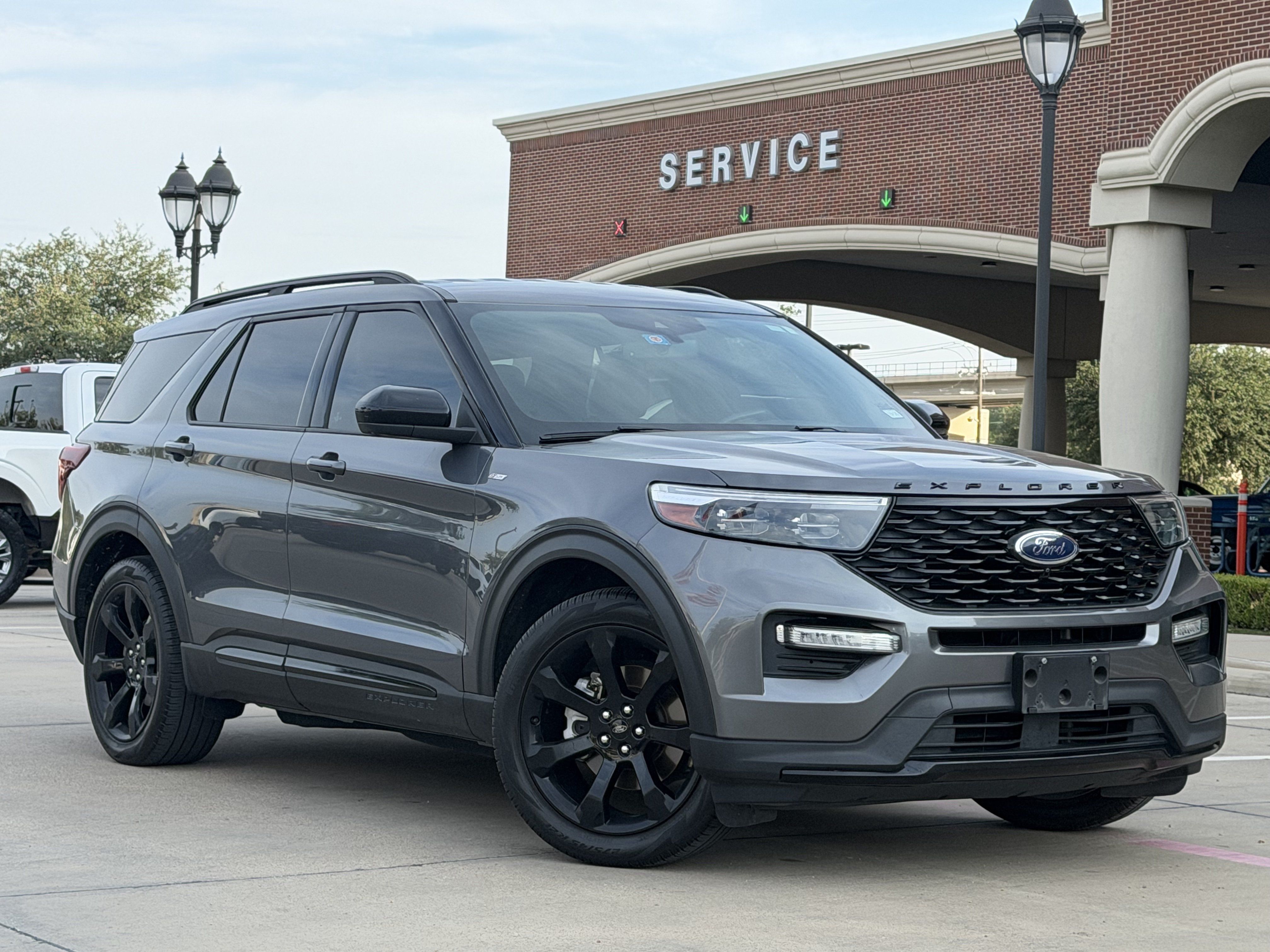 Used 2022 Ford Explorer ST-Line w/ Class IV Trailer Tow Package RWD image 2