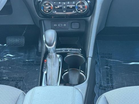 Used 2022 Buick Encore GX Select w/ Sport Touring Package FWD image 17