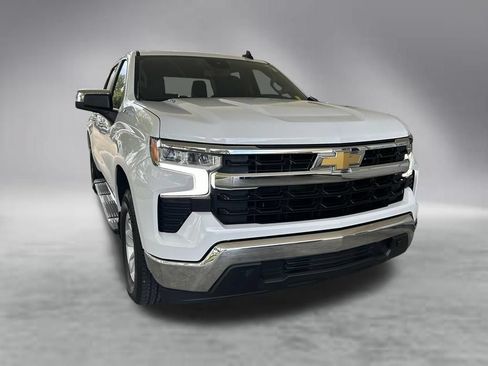 Used 2023 Chevrolet Silverado 1500 LT RWD image 2