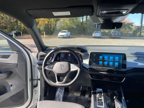 Used 2025 Volkswagen Atlas Cross Sport SE image 30