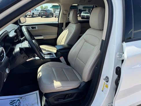 Used 2021 Ford Explorer Limited w/ Equipment Group 301A AWD/4WD image 3