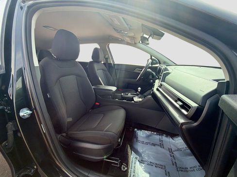 Used 2025 Kia Sportage LX image 30